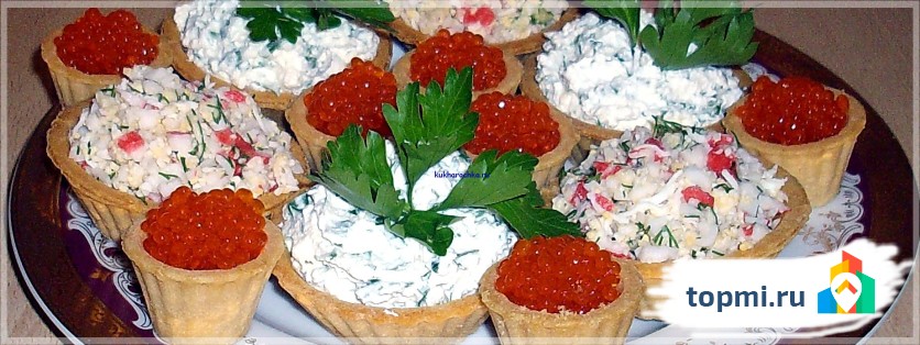 Тарталетки с ананасами и крабовыми палочками